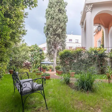 Mangili Garden מלון