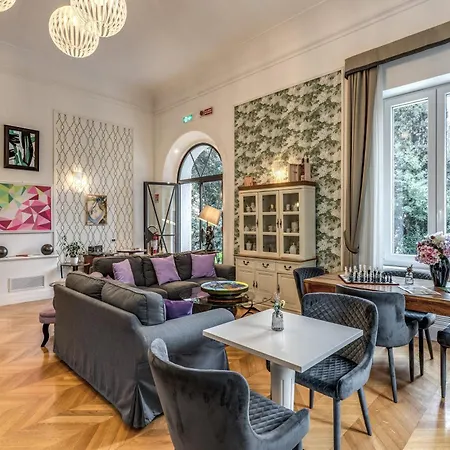 Mangili Garden מלון 3*