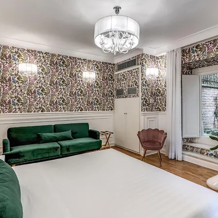 Mangili Garden Рим